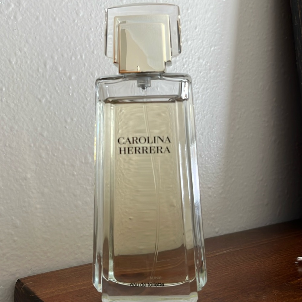 CAROLINA HERRERA perfume